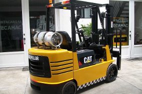 Alquiler de Telehandler Caterpillar 9.000 lbs en Albania, Caquetá, Colombia